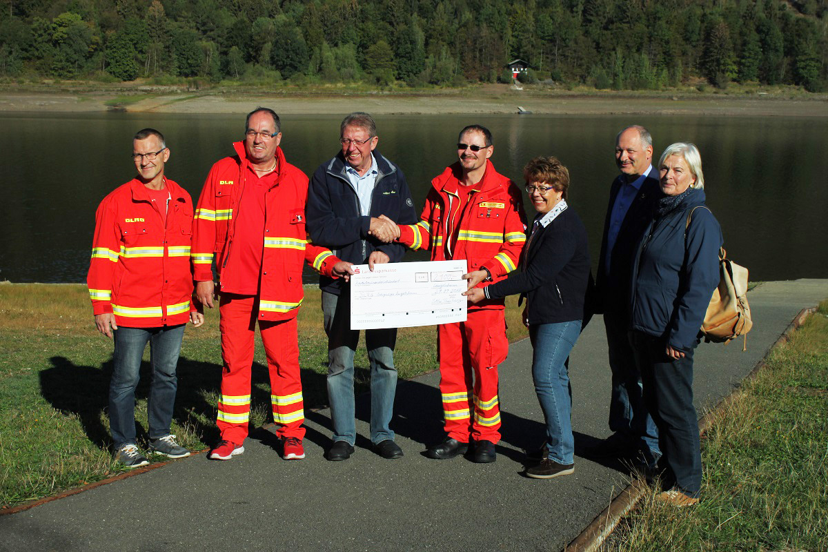 Spendenübergabe an die DLRG Langelsheim